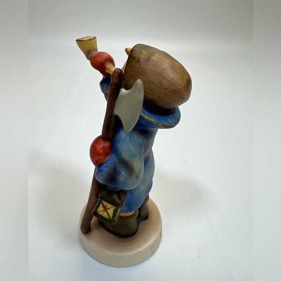 Goebel Hummel Hear Ye Hear Ye Ceramic Boy with Horn, Latern & Staff Figurine - Picture 7 of 12